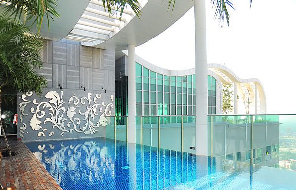 Rhythm-Sukhumvit-50-Bangkok-condo-for-sale-swiiming-pool